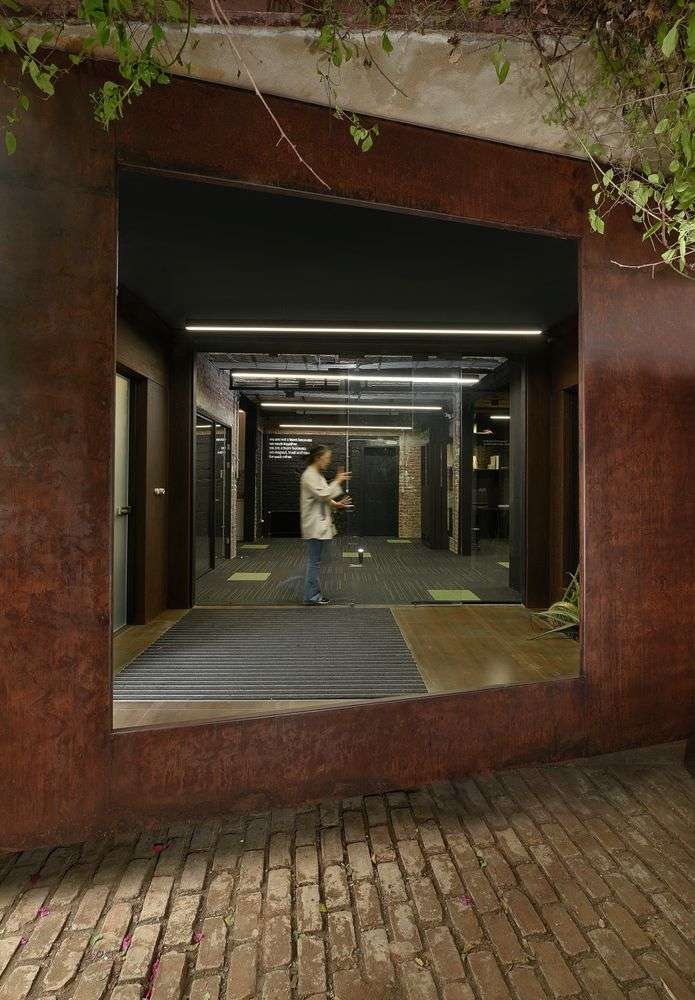 picture no. 32 of Mrk Office project, designed by Mohammad Reza Kohzadi